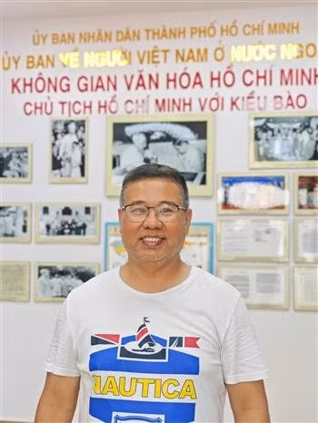 vna-potal-50-nam-thong-nhat-dat-nuoc-kieu-bao-huong-tron-trai-tim-ve-to-quoc-8005067.jpg