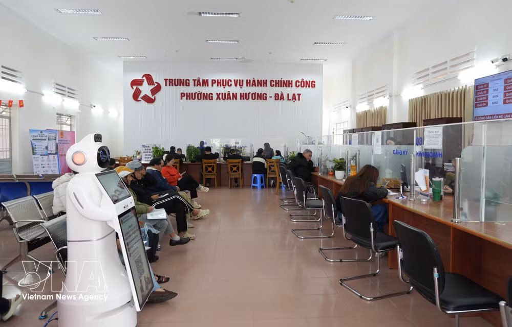 vnanet_potal-lam-dong-hieu-qua-tu-robot-ai-huong-dan-thu-tuc-hanh-chinh-o-phuong-trung-tam-da-lat-8945453.jpg