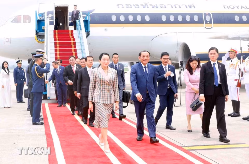 thu-tuong-thai-lan-den-ha-noi-bat-dau-tham-chinh-thuc-viet-nam-1505-7.jpg