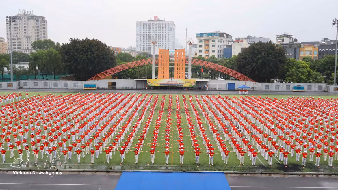 Vietnam establece récord nacional con la mayor participación de personas mayores en exhibición de danza colectiva