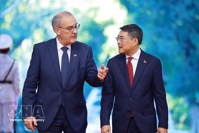 El primer ministro de Vietnam, Le Minh Hung, y el presidente de Suiza, Guy Parmelin. Foto: VNA