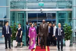 La vicepresidenta de la Asamblea Nacional de Vietnam, Nguyen Thi Thanh, recibió al presidente de la Asamblea Nacional del Poder Popular y del Consejo de Estado de Cuba, Esteban Lazo Hernández,, en el Aeropuerto Internacional de Noi Bai. (Fuente: VNA)