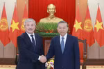 El secretario general del Partido Comunista de Vietnam, To Lam, recibió al primer ministro de la República de Kirguistán, Adylbek Kasimalyev. (Fuente: VNA)