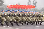 Practican desfiles y marchas militares para el 50 Aniversario de la Liberación del Sur y la reunificación del país. (Foto: VNA)
