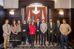 La embajadora de Vietnam en Argentina, Ngo Minh Nguyet, y miembros del grupo de jóvenes expertos del Consejo Argentino para las Relaciones Internacionales (CARI). (Fuente: VNA)