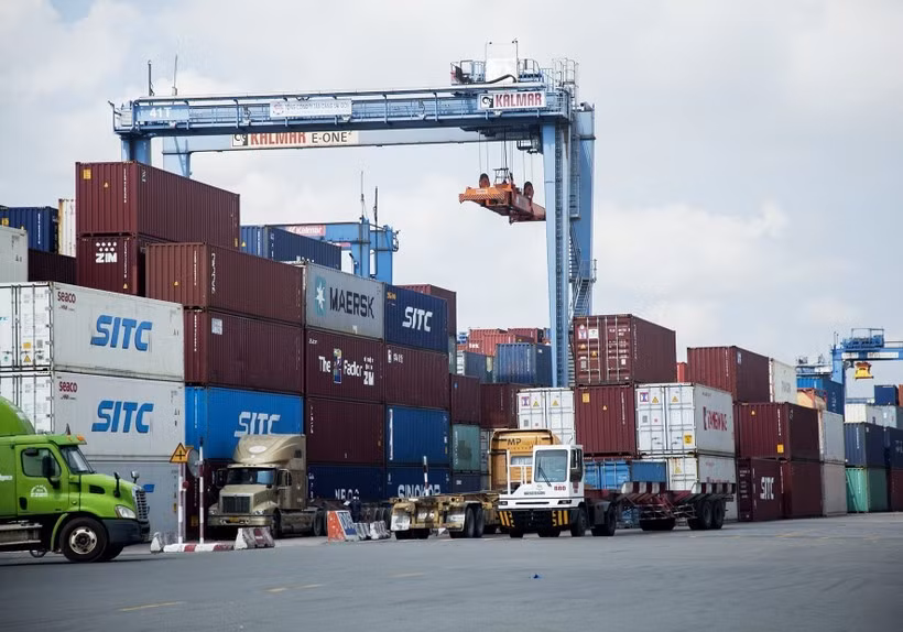 El volumen de exportaciones e importaciones en 2025 de Vietnam totalizó los 680,66 mil millones de dólares, equivalente a un crecimiento interanual fuerte de 17,3%. (Fuente: Vietnam+)