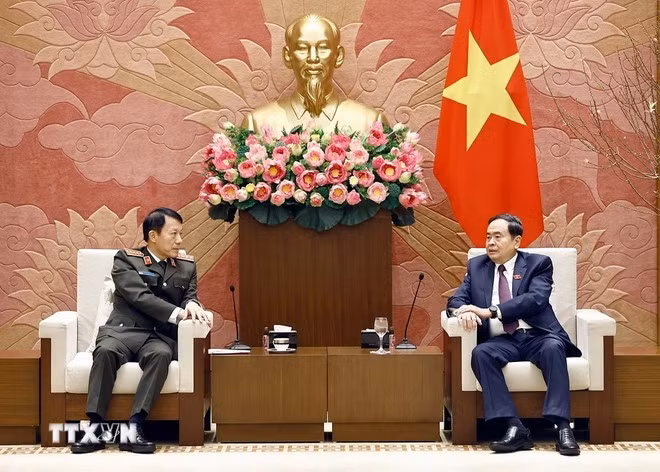 El presidente de la Asamblea Nacional, Tran Thanh Man y el ministro de Seguridad Pública, Luong Tam Quang. (Fuente: VNA)