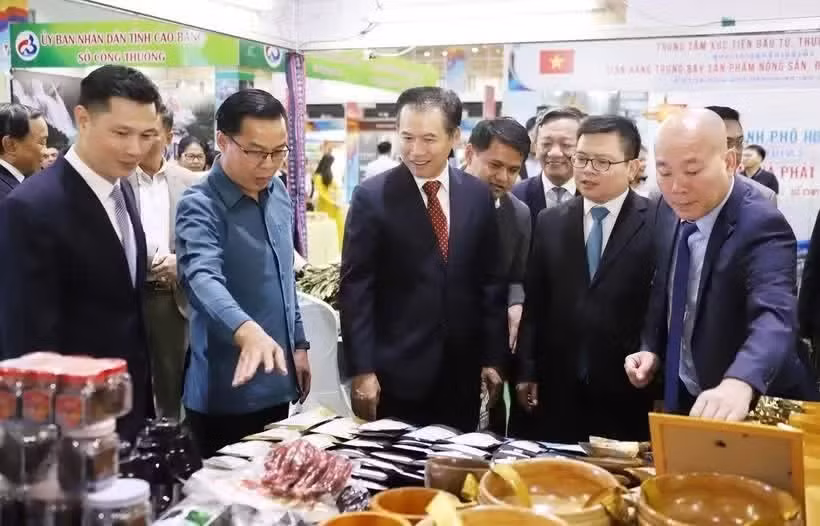 Stands en la Feria Comercial Vietnam-Laos 2025. (Foto: VNA)