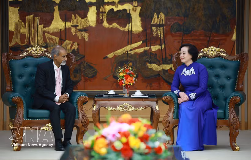 La vice primera ministra de Vietnam, Pham Thi Thanh Tra, y el director regional del Fondo de las Naciones Unidas para la Infancia (UNICEF) para Asia y el Pacífico, Sanjay Wijesekera. (Foto: VNA)