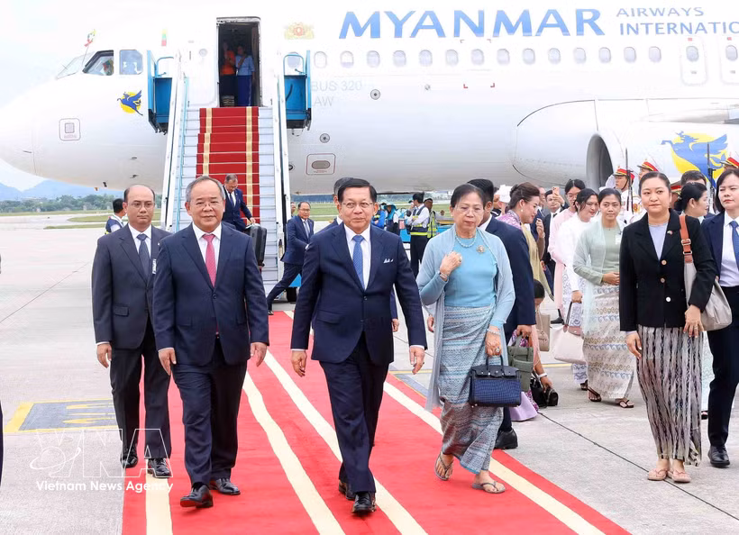 El presidente de la República de la Unión de Myanmar, Min Aung Hlaing, y su esposa (Foto: VNA)