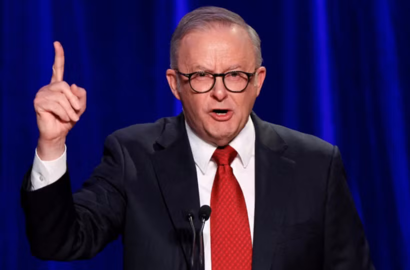 El primer ministro de Australia, Anthony Albanese, pronuncia un discurso en Sídney el 3 de mayo de 2025. (Fuente: Reuters/VNA)