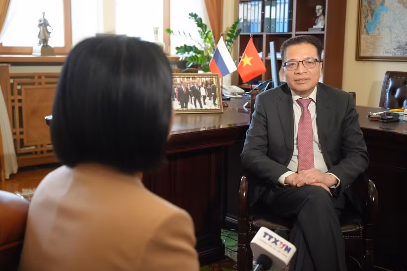 El embajador Dang Minh Khoi en la entrevista con la Agencia Vietnamita de Noticias (Fuente: VNA) 