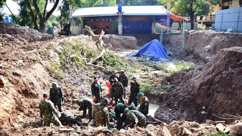 El 27 de octubre se llevó a cabo en el parque Le Thi Rieng la operación de búsqueda y recuperación de los restos de los soldados caídos. (Foto: Comando de Ciudad Ho Chi Minh)