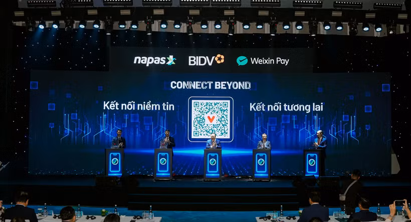 En la ceremonia de anuncio de la ampliación de los servicios de pago QR transfronterizos entre Vietnam y China. (Foto: NAPAS)