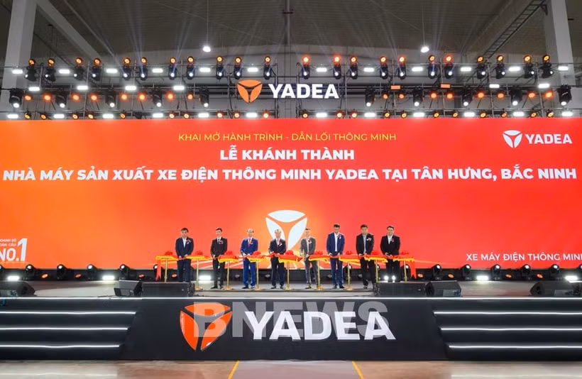 En la ceremonia de inauguración de la fábrica (Fuente: VNA)