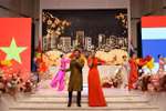Los artistas vietnamitas presentan un espectáculo en un festival celebrado en Udon Thani, Tailandia. (Fuente: VNA) 