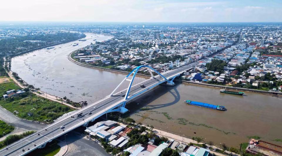 El puente Tran Hoang Na cruza el río Can Tho y conecta el distrito de Cai Rang y el distrito de Ninh Kieu, ciudad de Can Tho. (Foto: VNA)