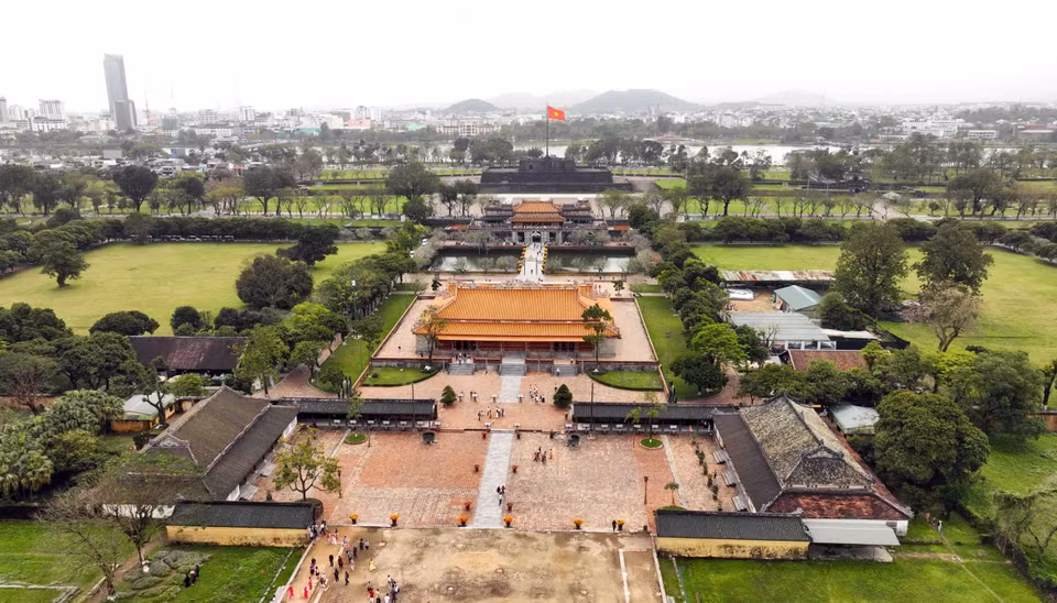 Visitantes en la Ciudad Imperial de Hue. (Foto: VNA)