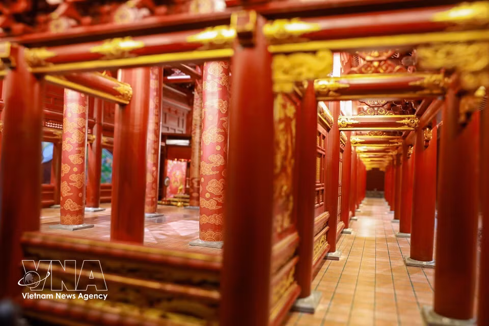 La exposición presenta una maqueta de la reconstrucción del Palacio Kinh Thien. Foto: VNA
