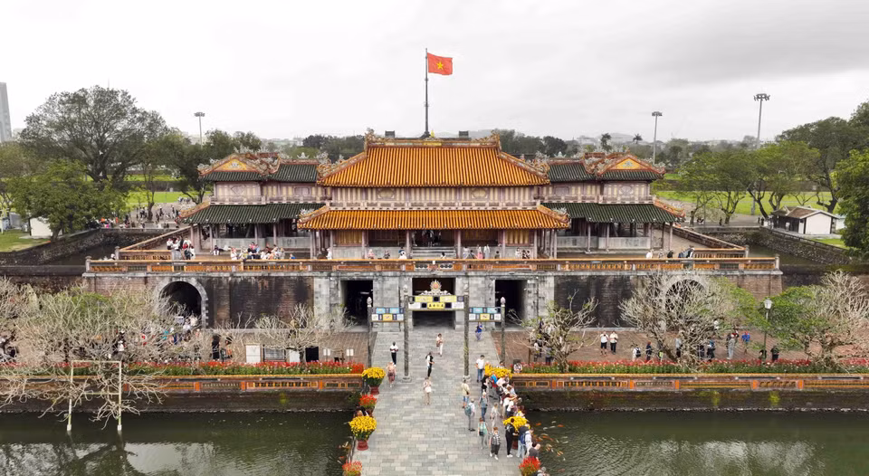 Visitantes en la Ciudad Imperial de Hue. (Foto: VNA)