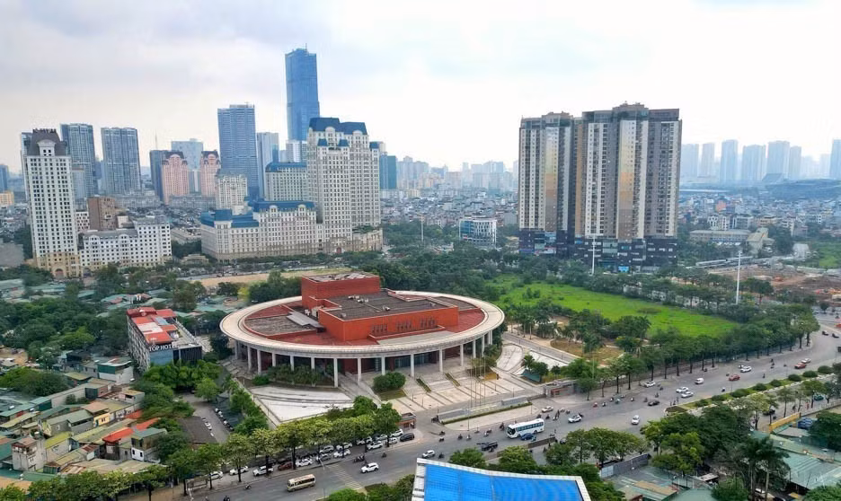 El Palacio de la Amistad Vietnam-China fue inaugurado en noviembre de 2017. Es un proyecto especial de importante significado político y diplomático otorgado a Vietnam por el Partido, el Estado, el Gobierno y el pueblo de China. Es sede de eventos políticos y diplomáticos y de intercambios culturales y artísticos entre ambos países. También es un destino para los vietnamitas y chinos que quieran aprender sobre el país, la gente y la cultura de ambos países (14 de octubre de 2024). Foto: VNA