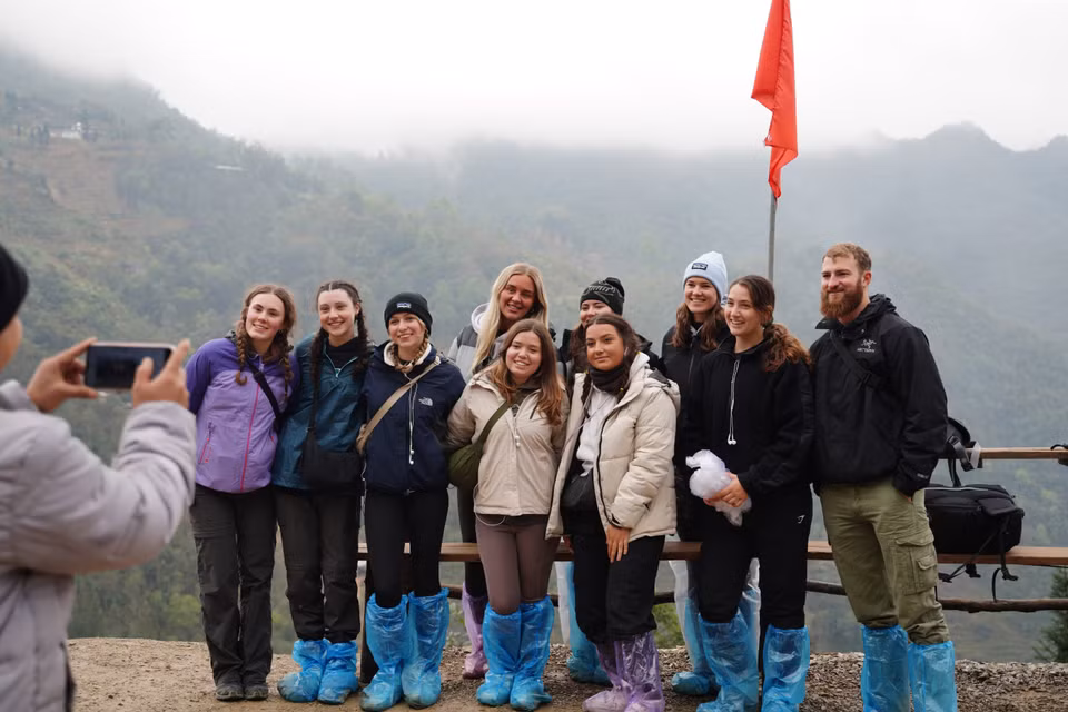 Muchos turistas viajan a Ha Giang por su cuenta para explorar la belleza y la cultura de esta tierra. (Foto: VNA)
