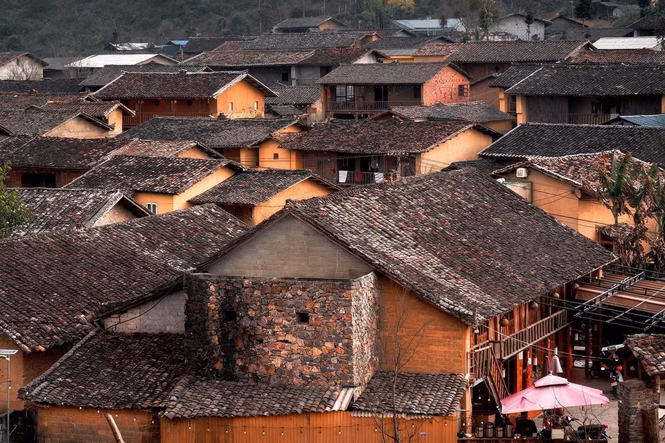 Techo de tejas Yin-yang, típico de las casas Lo Lo en la aldea Lo Lo Chai, comuna de Lung Cu, distrito de Dong Van, Ha Giang. (Foto: VNA)