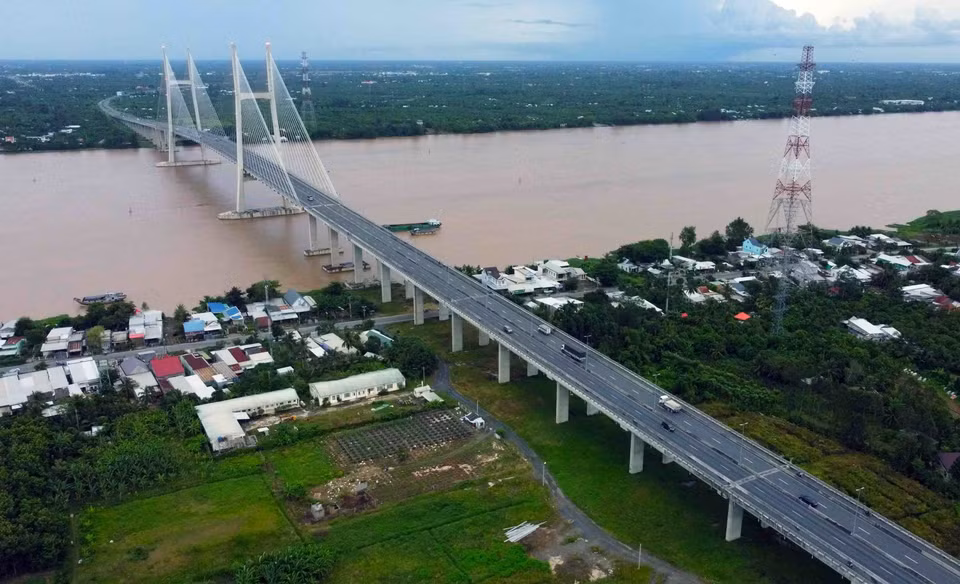 El puente Cao Lanh es un puente atirantado que cruza el río Tien y conecta la ciudad de Cao Lanh con el distrito de Lap Vo, provincia de Dong Thap. (Foto: VNA)