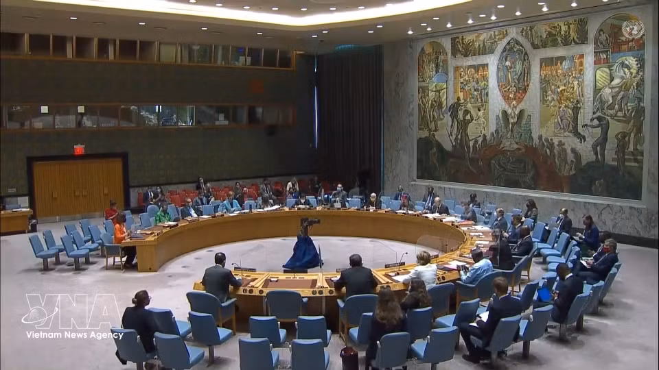 Vietnam participa en los debates del Consejo de Seguridad sobre la protección de civiles en los conflictos, contribuyendo a promover soluciones en favor de la paz y la seguridad internacionales. En la foto: Una sesión del Consejo de Seguridad de las Naciones Unidas (Nueva York, julio de 2021). Foto: VNA
