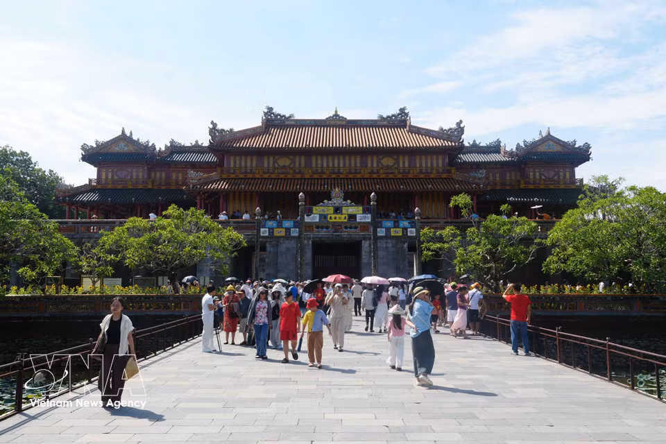 Turistas visitan la Ciudadela Imperial de Hue durante el Día Nacional, 2 de septiembre. Foto: VNA