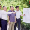 La Junta de Gestión de Proyectos de Northern Power informa a dirigentes de la comuna de Hai Ninh sobre el progreso de la limpieza de terrenos para la construcción del proyecto de la subestación de 220 kV de Mong Cai (Fuente: baoquangninh.vn)