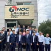 El ministro Le Manh Hung visita y trabaja en las instalaciones de almacenamiento de petróleo de Guri, pertenecientes a la KNOC. Foto: Ministerio de Industria y Comercio.