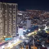 La ciudad de Nha Trang se ilumina por la noche gracias a proyectos de viviendas comerciales y turismo. Foto: VNA