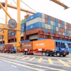 Manipulación de carga en las terminales de contenedores 3 y 4 del puerto internacional TIL, en el puerto de Hai Phong. Foto: VNA