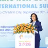 Phan Thi Thang, viceministra de Industria y Comercio, pronuncia el discurso de apertura en Viet Nam International Sourcing 2026. Foto: VNA
