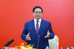 El primer ministro Pham Minh Chinh habla en la reunión. (Foto: VNA)