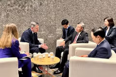 El ministro de Finanzas, Ngo Van Tuan, y Paschal Donohoe, director gerente y director de Conocimiento del Grupo del Banco Mundial. (Foto: Ministerio de Finanzas de Vietnam)