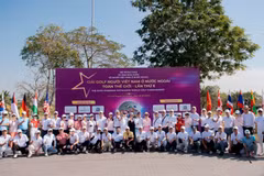 Vietnamitas residentes en muchos países participan en el 6º Torneo de Golf para vietnamitas en el extranjero (Fuente: vnewstoday.com)