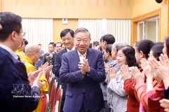 El secretario general To Lam asiste a una reunión en Hanoi con votantes y candidatos a la Asamblea Nacional de la XVI Legislatura, período 2026-2031. (Foto: VNA)