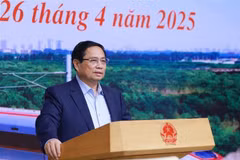 El primer ministro Pham Minh Chinh preside la segunda reunión del Comité Directivo para proyectos clave en el sector ferroviario. (Foto: VNA)