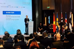 Bui Minh Thanh, vicepresidente del Comité Popular de Ciudad Ho Chi Minh, habla en el Foro Empresarial Nórdico-Vietnamita. (Foto: baoquocte.vn)