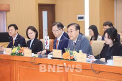 El titular del Ministerio surcoreano de Tierra, Infraestructura y Transporte (MOLIT), Kim Yun-duk. (Foto: VNA)