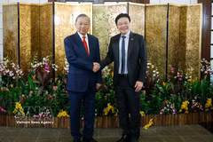 El secretario general del Partido Comunista de Vietnam y presidente del país, To Lam, y el primer ministro singapurense, Lawrence Wong. (Foto: VNA)