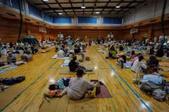 Personas afectadas por el terremoto se refugian en un centro de evacuación en la ciudad de Uki, en la prefectura de Kumamoto, Japón. (Foto: Xinhua/VNA)