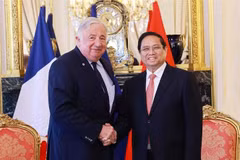 El primer ministro de Vietnam, Pham Minh Chinh, se reúne con el presidente del Senado francés, Gérard Larcher. (Foto: VNA)