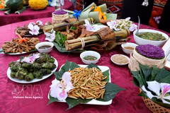 Una bandeja de comida que refleja la riqueza cultural de la comunidad étnica Thai en la provincia de Dien Bien. (Foto: VNA)