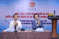 El viceministro del Interior, Cao Huy, y Felix Weidencaff, representante de la OIT. (Foto: VNA)