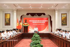 El secretario general del Partido y presidente de Vietnam, To Lam, habla en la reunión del Comité Directivo Central para el perfeccionamiento institucional y la aplicación de la ley, (Foto: VNA)