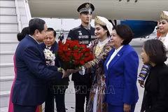 El presidente de la Asamblea Nacional de Vietnam, Tran Thanh Man, llega a Tashkent. (Foto: VNA)