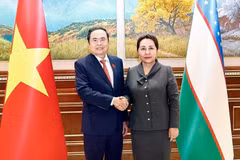 El presidente de la Asamblea Nacional de Vietnam, Tran Thanh Man, y la presidenta del Senado de Uzbekistán, Tanzila Narbaeva. (Foto: VNA)